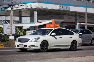 Chiangmai, Tayland - 25 Aralık 2018: Özel araba, Nissan Teana. Yol no.1001 üzerinde şehir Chiangmai Merkezi'nden yaklaşık 8 km kuzeyinde.