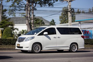 Chiangmai, Tayland - 25 Aralık 2018: Özel Toyota Alphard lüks Van. Fotoğraf Road'da yok 121 hakkında 8 km şehir merkezine Chiangmai Tayland.