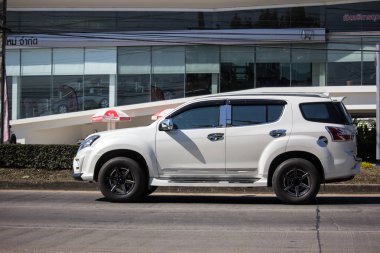 Chiangmai, Tayland - 25 Aralık 2018: Özel Suv araba Isuzu Mu Mu-x. Yol no.1001 Chiangmai iş alanı 8 km.