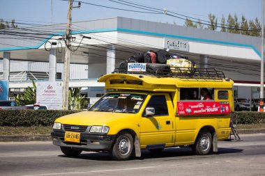 Chiangmai, Tayland - 27 Aralık 2018: Sarı al kamyon taksi chiangmai, Nong tanga şehre ve Lamphun arasında hizmet.