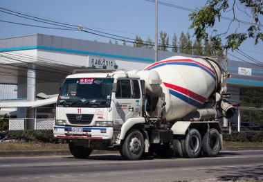 Chiangmai, Tayland - 27 Aralık 2018: Beton Pmix beton ürün şirket kamyon. Fotoğrafa yol no.121 8 km şehir merkezine Chiangmai, Tayland.