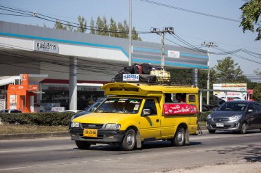 Chiangmai, Tayland - 27 Aralık 2018: Sarı al kamyon taksi chiangmai, Nong tanga şehre ve Lamphun arasında hizmet.