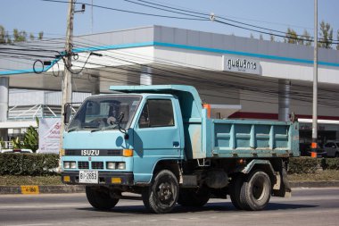 Chiangmai, Tayland - 27 Aralık 2018: Özel Isuzu Damperli kamyon. Yol no.1001 Chiangmai iş alanı 8 km.