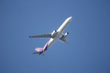 Chiangmai, Tayland - 2 Ocak 2019: Hs-Tes Airbus A330-300 Thaiairway. Bangkok'a Chiangmai Havaalanı'ndan çıkar.