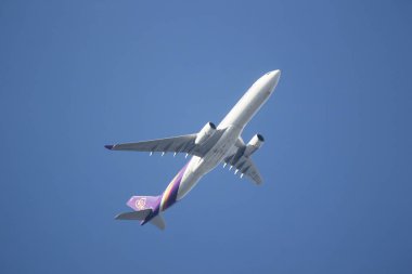 Chiangmai, Tayland - 2 Ocak 2019: Hs-Tes Airbus A330-300 Thaiairway. Bangkok'a Chiangmai Havaalanı'ndan çıkar.