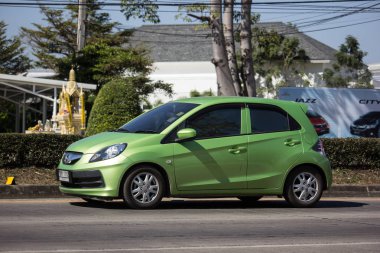 Chiangmai, Tayland - 27 Aralık 2018: Özel Honda Brio, Eko şehir otomobili. Yol no.1001, Chiangmai şehir merkezine 8 km.