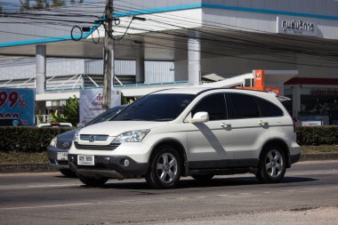 Chiangmai, Tayland - 27 Aralık 2018: Özel araba Honda Crv şehir Suv araba. Yol no.1001 Chiangmai şehir merkezine 8 km.