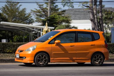 Chiangmai, Tayland - 27 Aralık 2018: Özel şehir araba Honda Jazz. 5 kapı hatchback otomobil. Yol no.121 şehir merkezine Chiangmai Tayland hakkında 8 km, fotoğraf.
