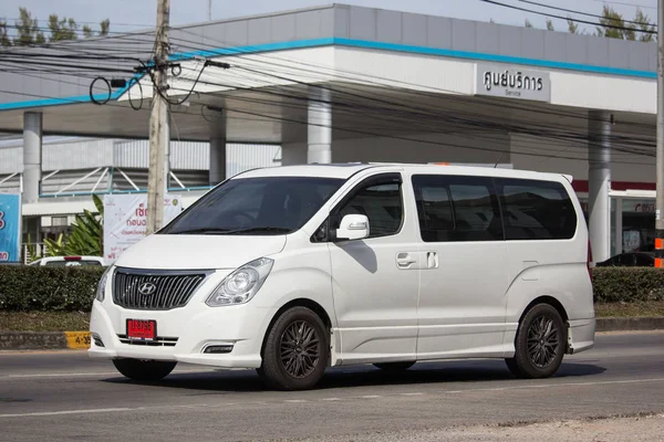 現代韓国からチェンマイ 2019 プライベート高級バン ヒュンダイ 道路形 1001 チェンマイ市内から — ストック写真