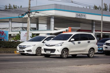 Chiangmai, Tayland - 3 Ocak 2019: Özel Toyota Avanza araba. Mini Suv araç Urbun Kullanıcı için. Yol no.121 şehir merkezine Chiangmai Tayland hakkında 8 km, fotoğraf.