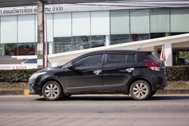 Chiangmai, Tayland - 3 Ocak 2019: Özel araç toyota Yaris Hatchback Eko Kiralık. Fotoğraf Road'da yok 121 hakkında 8 km şehir merkezine Chiangmai Tayland.