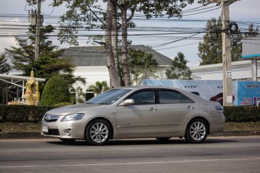 Chiangmai, Tayland - 3 Ocak 2019: Özel araba Toyota Camry. Yol no.1001 Chiangmai iş alanı 8 km.