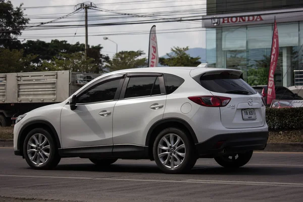 Chiangmai, Tayland - 3 Ocak 2019: Özel otomobil, Mazda Cx-5, cx5. Yol no.1001, Chiangmai iş alanı 8 km.