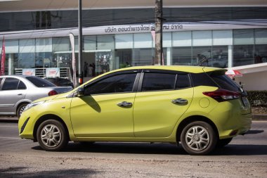 Chiangmai, Tayland - 4 Ocak 2019: Özel araç toyota Yaris Hatchback Eko Kiralık. Fotoğraf Road'da yok 121 hakkında 8 km şehir merkezine Chiangmai Tayland.
