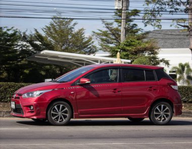 Chiangmai, Tayland - 4 Ocak 2019: Özel araç toyota Yaris Hatchback Eko Kiralık. Fotoğraf Road'da yok 121 hakkında 8 km şehir merkezine Chiangmai Tayland.