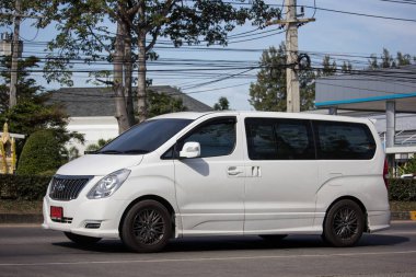 Chiangmai, Tayland - 4 Ocak 2019: Özel lüks Van Hyundai Kore. Hyundai H1. Yol no.1001, Chiangmai şehir merkezine 8 km.