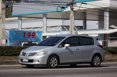 Chiangmai, Tayland - 4 Ocak 2019: Özel araba, Nissan Tiida. Fotoğraf Road Hayır 121 hakkında 8 km şehir merkezine Chiangmai, Tayland.