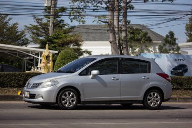 Chiangmai, Tayland - 4 Ocak 2019: Özel araba, Nissan Tiida. Fotoğraf Road Hayır 121 hakkında 8 km şehir merkezine Chiangmai, Tayland.