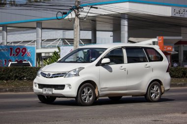 Chiangmai, Tayland - 4 Ocak 2019: Özel Toyota Avanza araba. Mini Suv araç Urbun Kullanıcı için. Yol no.121 şehir merkezine Chiangmai Tayland hakkında 8 km, fotoğraf.