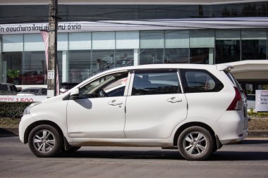 Chiangmai, Tayland - 4 Ocak 2019: Özel Toyota Avanza araba. Mini Suv araç Urbun Kullanıcı için. Yol no.121 şehir merkezine Chiangmai Tayland hakkında 8 km, fotoğraf.