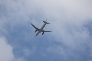 Chiangmai, Tayland - 6 Ocak 2019: B-303f Airbus A320-200 Çin Doğu havayolu şirketi. Şangay için Chiangmai havaalanından kalkış.