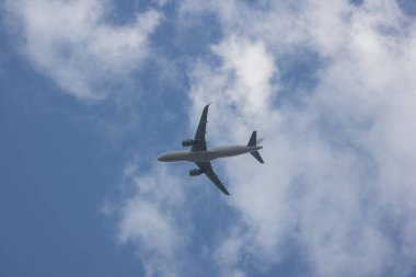 Chiangmai, Tayland - 6 Ocak 2019: B-303f Airbus A320-200 Çin Doğu havayolu şirketi. Şangay için Chiangmai havaalanından kalkış.