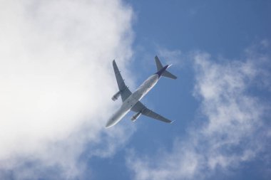 Chiangmai, Tayland - 6 Ocak 2019: Hs-Txg Airbus A320-200 Tay gülümsemek hava yolu. Bangkok Suvarnabhumi için Chiangmai Havaalanı'ndan çıkar.