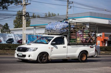 Chiangmai, Tayland - 4 Ocak 2019: Özel Toyota Hilux Vigo kamyonet. Yol no.1001 Chiangmai şehir merkezine 8 km.