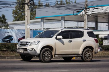 Chiangmai, Tayland - 4 Ocak 2019: Özel Suv araba Isuzu Mu Mu-x. Yol no.1001 Chiangmai iş alanı 8 km.