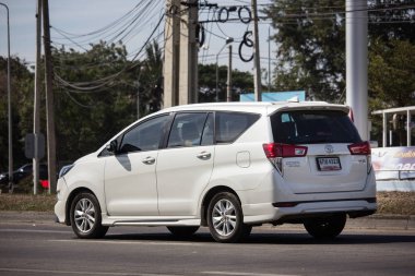 Chiangmai, Tayland - 4 Ocak 2019: Yeni Toyota Innova Crysta, Premium Crossover Mpv. Foto Road Hayır 121 hakkında 8 km şehir merkezine Chiangmai, Tayland.