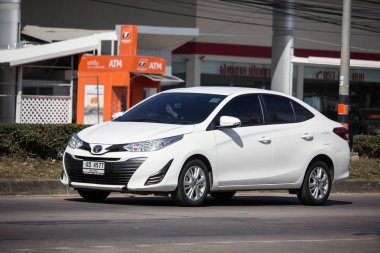 Chiangmai, Tayland - 4 Ocak 2019: Yeni özel Sedan araba toyota Yaris Ativ Eko Kiralık. Fotoğraf Road'da yok 121 hakkında 8 km şehir merkezine Chiangmai Tayland.