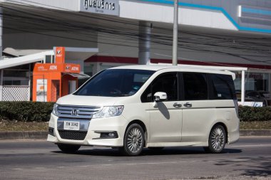 Chiangmai, Tayland - 4 Ocak 2019: Özel Honda Van, Honda Stepwgn Spada. Yol no.1001, Chiangmai şehir merkezine 8 km.