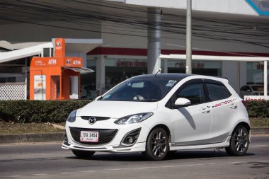 Chiangmai, Tayland - 4 Ocak 2019: Özel Eko Kiralık Mazda 2. Yol no.1001 Chiangmai iş alanı 8 km.