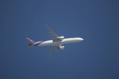 Chiangmai, Tayland - 11 Ocak 2019: Boeing 777-300, Tayland hava yolu Hs-Tkl Tg103. Bangkok Suvarnabhumi için Tayland Chiangmai Havaalanı'ndan çıkar.