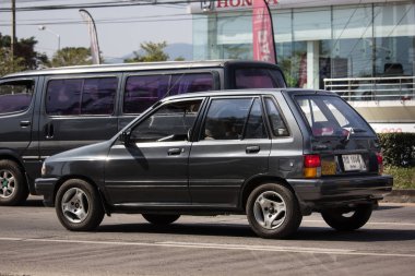 Chiangmai, Tayland - 14 Ocak 2019: Özel Sedan araba Ford Festiva Amerikan araba motorlarının. Yol no.1001, Chiangmai şehir merkezine 8 km.