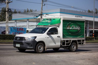 Chiangmai, Tayland - 14 Ocak 2019: Tbl. Tay içecek lojistik, kamyon. Yol no.1001, Chiangmai şehir merkezine 8 km.
