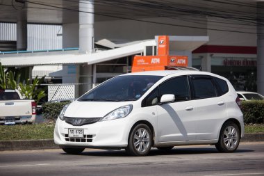 Chiangmai, Tayland - 14 Ocak 2019: Özel şehir araba Honda Jazz. 5 kapı hatchback otomobil. Yol no.121 şehir merkezine Chiangmai Tayland hakkında 8 km, fotoğraf.