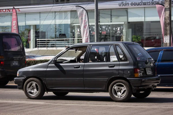 チェンマイ 2019 専用セダン車フォード フェスティバ アメリカ モーター車の 道路形 1001 チェンマイ市内から — ストック写真