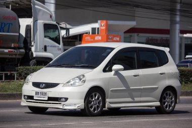Chiangmai, Tayland - 14 Ocak 2019: Özel şehir araba Honda Jazz. 5 kapı hatchback otomobil. Yol no.121 şehir merkezine Chiangmai Tayland hakkında 8 km, fotoğraf.