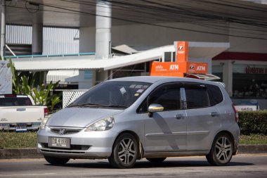 Chiangmai, Tayland - 14 Ocak 2019: Özel şehir araba Honda Jazz. 5 kapı hatchback otomobil. Yol no.121 şehir merkezine Chiangmai Tayland hakkında 8 km, fotoğraf.