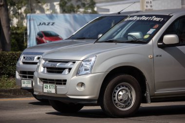 Chiangmai, Tayland - 14 Ocak 2019: Özel Isuzu Dmax kamyonet. Yol no.1001 Chiangmai şehir merkezine 8 km.