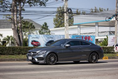 Chiangmai, Tayland - 14 Ocak 2019: lüks araba Mercedes Benz C250. Radyal yol no.1001 kuzeyinde chiangmai şehir fotoğraf.