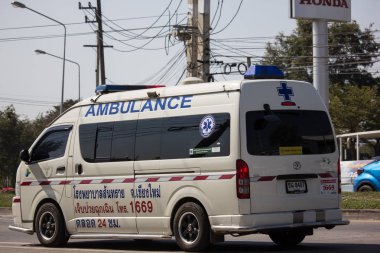 Chiangmai, Tayland - 14 Ocak 2019: Ambulans van Sansai Hastanesi. Yol no.1001, Chiangmai şehir merkezine 8 km.