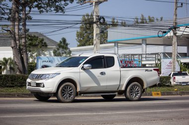 Chiangmai, Tayland - 14 Ocak 2019: Özel araba, Mitsubishi Triton kamyonet. Yol no.1001, Chiangmai iş alanı 8 km.