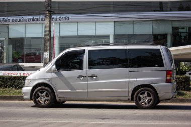 Chiangmai, Tayland - 14 Ocak 2019: Özel Benz Vito Minibüs. Fotoğrafa yol no.121 8 km şehir merkezine Chiangmai, Tayland.