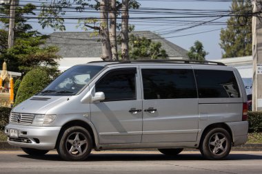 Chiangmai, Tayland - 14 Ocak 2019: Özel Benz Vito Minibüs. Fotoğrafa yol no.121 8 km şehir merkezine Chiangmai, Tayland.
