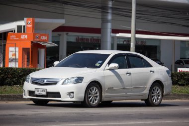 Chiangmai, Tayland - 14 Ocak 2019: Özel araba Toyota Camry. Yol no.1001 Chiangmai iş alanı 8 km.