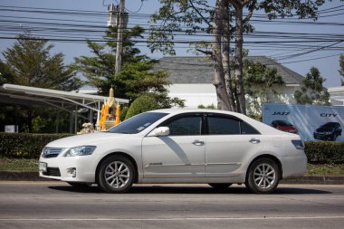 Chiangmai, Tayland - 14 Ocak 2019: Özel araba Toyota Camry. Yol no.1001 Chiangmai iş alanı 8 km.