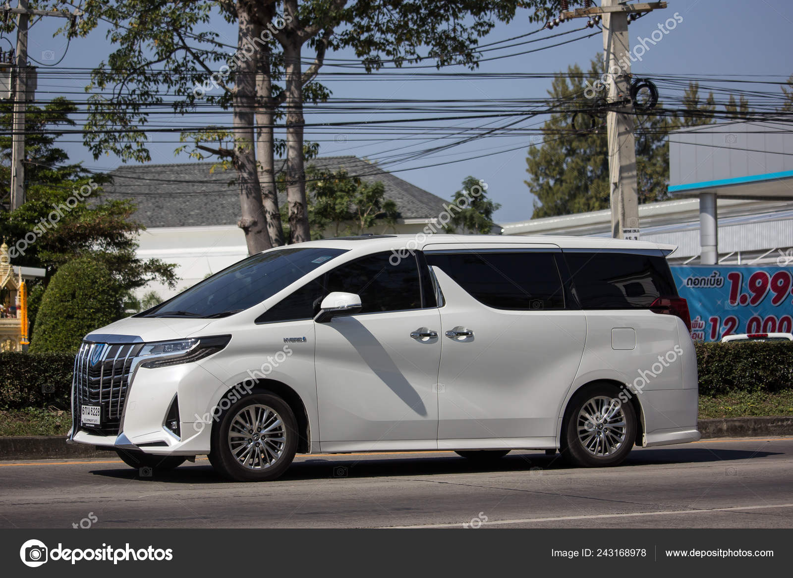 toyota new luxury van