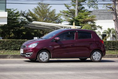 Chiangmai, Tayland - 14 Ocak 2019: Özel Eko Kiralık Mitsubishi Mirage. Yol no.1001 Chiangmai iş alanı 8 km.